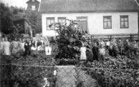 Skolehagen ved den gamle Røkebergskolen i 1920-åra.