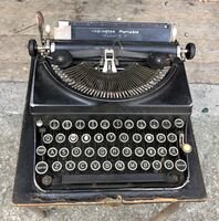 Skrivemaskin Remington Portable.