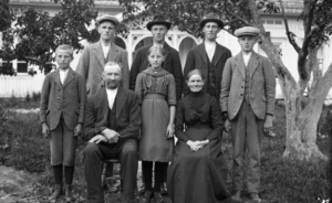 Skullerud Johan Helga familie.png