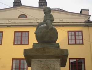 Skulptur ved Knut Graahs gate Oslo 2012.jpg