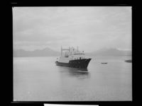 2. Skutvik ferge. Skutvik - Svolvær ny 1963 - no-nb digifoto 20141204 00105 NB MIT FNR 20828.jpg
