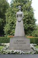 337. Slottparken statue dronning Maud.JPG