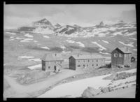 10. Smørstabbtindene - no-nb digifoto 20160225 00189 NB MIT FNR 06021 A.jpg