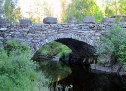 Smedbrua i Øvre Eiker fra 1767, ved Kongeveiens trasé (her kalt Gamle Kongsbergvei). Foto: Stig Rune Pedersen