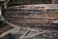 Dette er snidbetningen i Åmelfoten. Dei spesielle bordgangane i botnen vert her viste frå utsida.