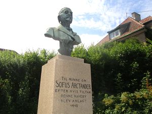 Sofus Arctander minnesmerke Arctanderbyen.JPG