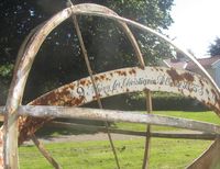 Solur utafor museet. Foto: Stig Rune Pedersen (2012)