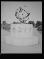 403. Soluret, Vigelandsparken - no-nb digifoto 20150102 00022 NB MIT FNR 20970.jpg