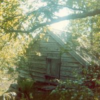 Sommarfjøsen i Jørenvågen, ved nederenden av vegen opptil Jørenvågvatnet, kring 1980.