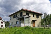 Barndomshjemmet til Dronning Sonja (Sonja Haraldsen). Huset sto opprinnelig i Tuengen allé i Oslo, men er flytta til Maihaugen.