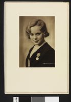499. Sonja Henie - no-nb digifoto 20160429 00188 bldsa EYDE 5 17A 007.jpg
