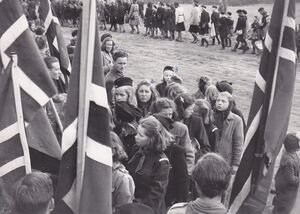 Speideropptog ved Haug kirke 1947 (oeb-228767).jpg