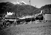 Speser har vorte ny i begge endar. Kjeisinga er på plass, og då er også dekk lagt. Hudlegging står att.