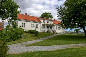 Spydeberg prestegård 02 220806.jpg