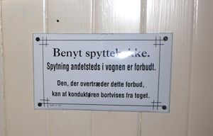 Spytning i spyttebakke.JPG