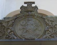 Oslos byvåpen med St. Hallvard på fasaden til Dikemark sykehus i Asker. Foto: Stig Rune Pedersen