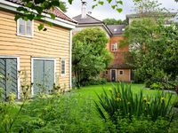 Motiv fra hagen til St. Jørgens Hospital. Foto: Stig Rune Pedersen