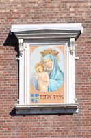 Maria Mater Ecclesiae, mosaikk på vestvegg.