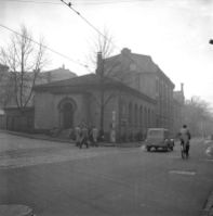 St. Olavs plass 5, nedre bygning, oppført 1882, revet 1965, ark. von Hanno. Foto: Dagbladet (1955)