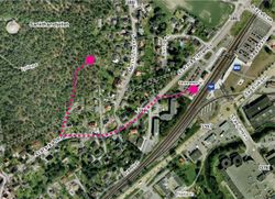 Kartet viser raskeste gårute fra Strømmen stasjon til utsiktspunktet St Hansfjellet i Bråteskogen.