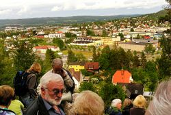 St Hansfjellet var rasteplass under Strømmenvandringen i juni 2009. Utsikt mot Strømmen, Lillestrøm i bakgrunnen. Foto Per Høstland.
