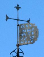 Værhanen på stabburet er fra 1632.