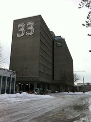 Administrasjonsbygget til Standard Telefon- og Kabelfabrikk, oppført 1967, ark. Erling Viksjø, ombygget til hotell 2008. Foto: Bjørn Rune Kristmoen (2011).