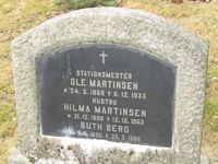 22. Stasjonsmester Ole Martinsen gravminne.jpg