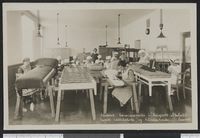 Foto: Innføring i møbeltapetsering (Nasjonalbiblioteket).