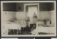 Foto: Spebarnshjemmet ved skolen (Nasjonalbiblioteket).