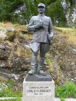 Statuen av Carl Gustav Fleischer, i Generalhagen, Harstad er utført av billedhugger Finn Eriksen (1909-1970) Foto: Gunnar Reppen 2008.