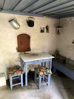 Inne i hytta. Foto: Inger-Marit Østby (2019).