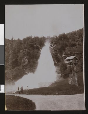 Steinsdalsfossen, Norheimsund, Hardanger - no-nb digifoto 20151223 00001 bldsa FA0288.jpg