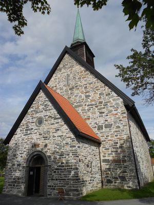 Stiklestad kirke inngang.JPG