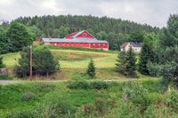 Store Li gård ligger på en høyde like øst for Klemetsrudkrysset. Foto: Leif-Harald Ruud (2016)