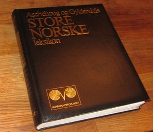 Store Norske leksikon bind 9 1991.JPG