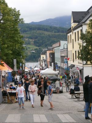 Storgata i Notodden under bluesfestivalen 2013.JPG