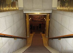 Stortinget trapp april 2014.jpg