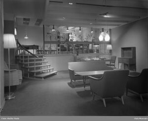 Fra lokalene til Tannum Møbler som startet sin virksomhet da gården åpnet i 1934. Foto: Atelier E. Rude/Oslo Museum (1959).