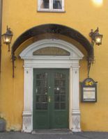 Stortorvets gjestgiveri ligger ved torgets nordvestre hjørne, men har adresse Grensen 1. Foto: Stig Rune Pedersen