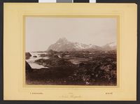 169. Storvaagen med Vaagakallen i Baggrunden, Lofoten - no-nb digifoto 20140313 00009 bldsa fFA00144.jpg