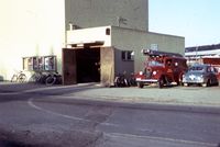 Strømmen brannstasjon som fra 1937 lå i et tilbygg til Samfundsbygningen (den fikk navnet Folkets Hus fra 1960). Fotografert i 1964.