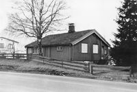 Strømsveien 89. Hus opprinnelig reist av Strømmen Trævarefabrik. I senere år var det speiderhus.