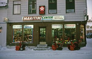 Strandgata 32-HelgeAWold1990.jpg.jpg
