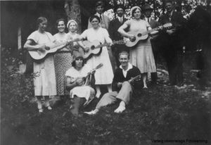 Strengemusikken på Betel 1933 (VHF 2015-00548).jpg