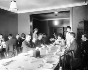 Studenterhjemmet Underhaugsveien Oslo foto matsal ca 1920.jpg