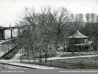 Studenterlunden før oppføringa av Nationaltheatret. Foto: Ole Tobias Olsen (1873)