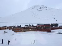 Fjellet Sukkertoppen ved Longyearbyen. Foto: Elin Olsen