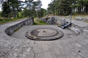 Sundaas midtre kanonstilling.jpg