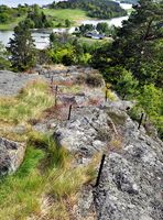 Rester etter piggtrådsperring.